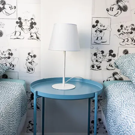 Station, 5 Minutes Disneyland! Apartment